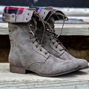Madden Girl Combat Boots Plaid (Galeriaa) Size 9